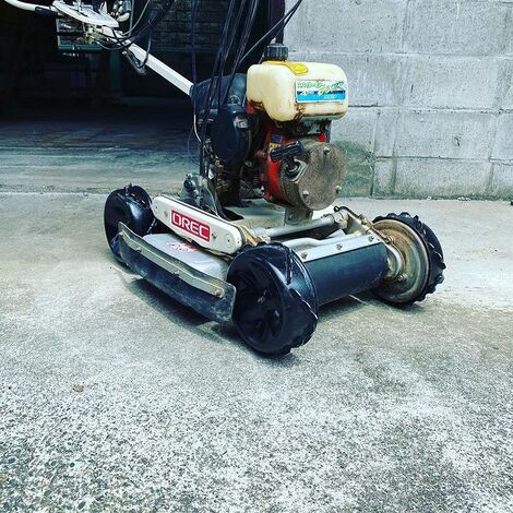 草刈り機